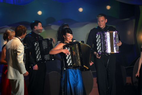 Kultaisen Harmonikan finaali 2007. Kilpailijat: Sami Hopponen, Mari Laskujärvi, Veli-Matti Leppänen, Henna-Maija Vannemaa, Pasi Raukola, Henna Leppänen Kultainen harmonikka-potpuri